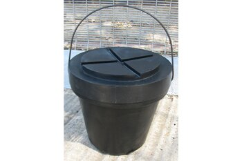 toilet bucket with lid